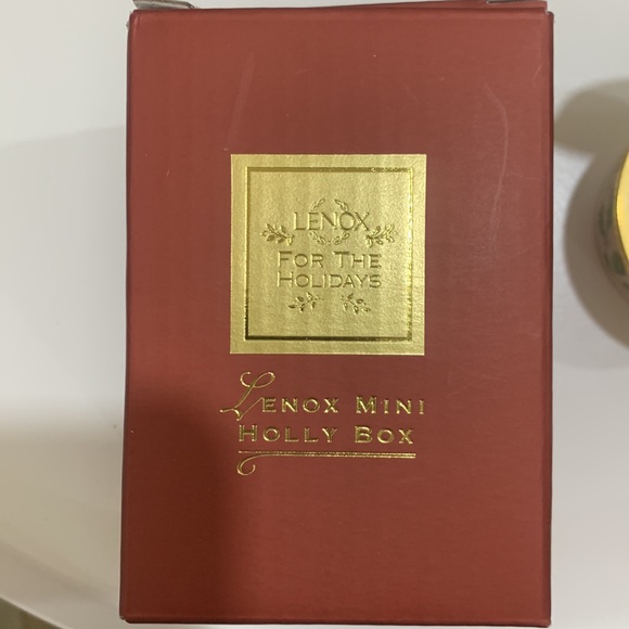 Lenox Holly Ring Box - Picture 5 of 5